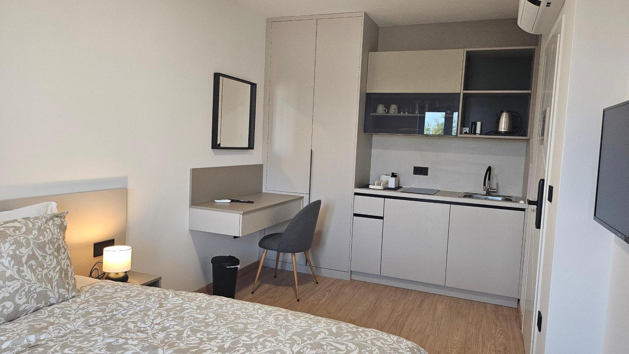 Richi Rooms & App Funtana Bagian luar foto