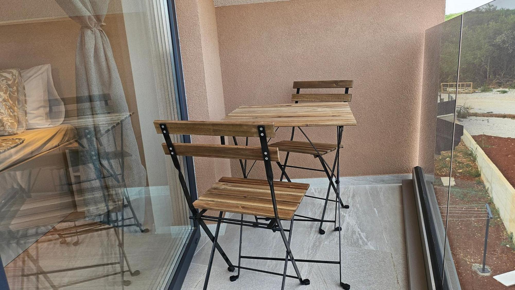 Richi Rooms & App Funtana Bagian luar foto