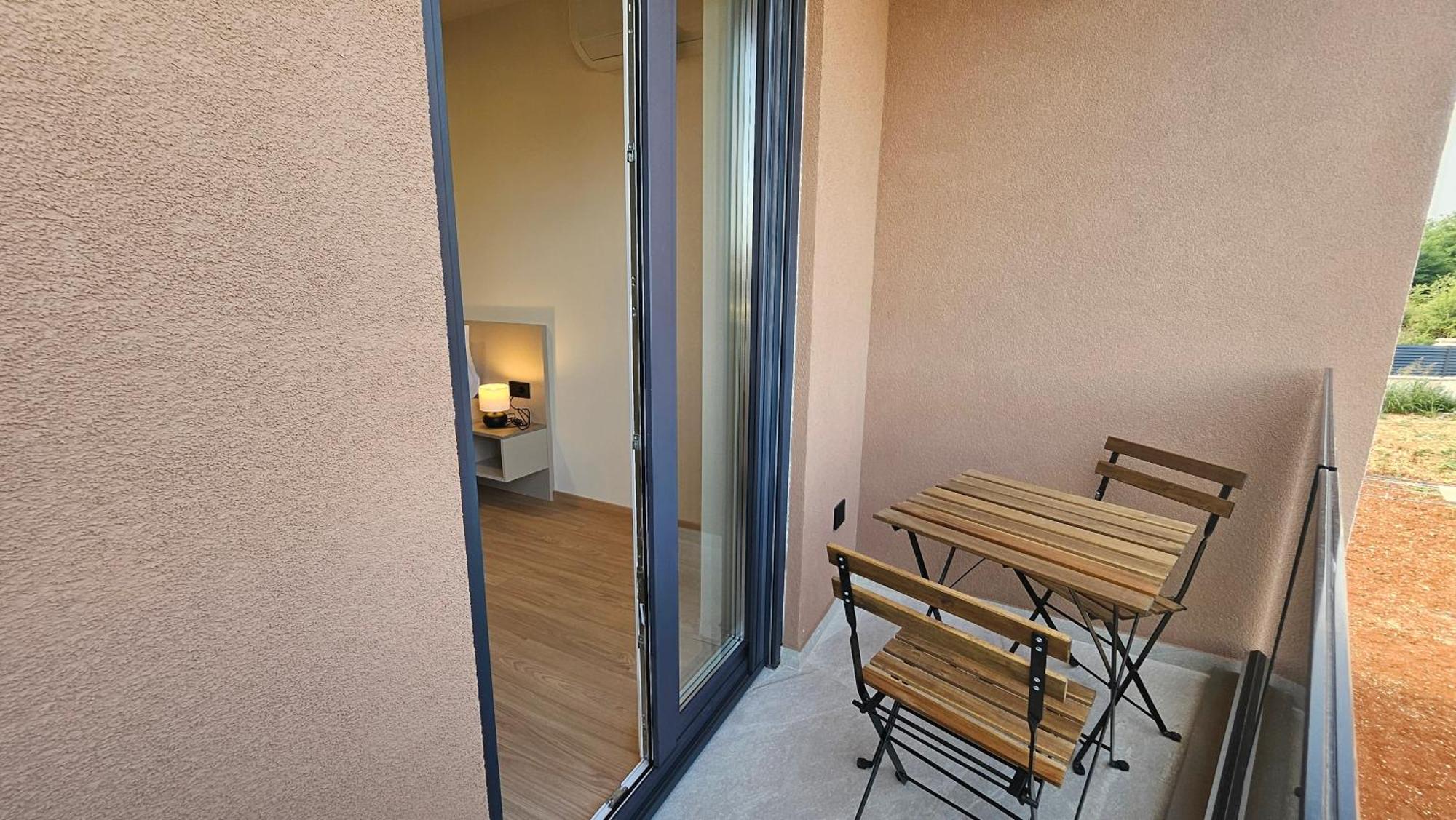 Richi Rooms & App Funtana Bagian luar foto