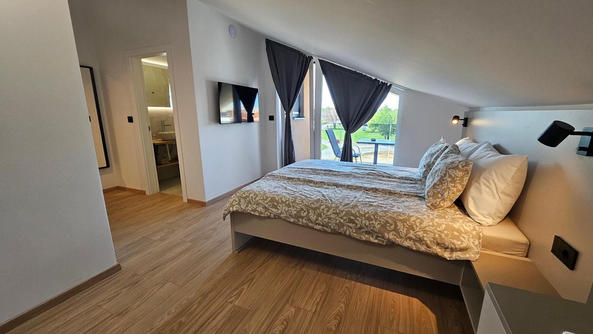 Richi Rooms & App Funtana Bagian luar foto