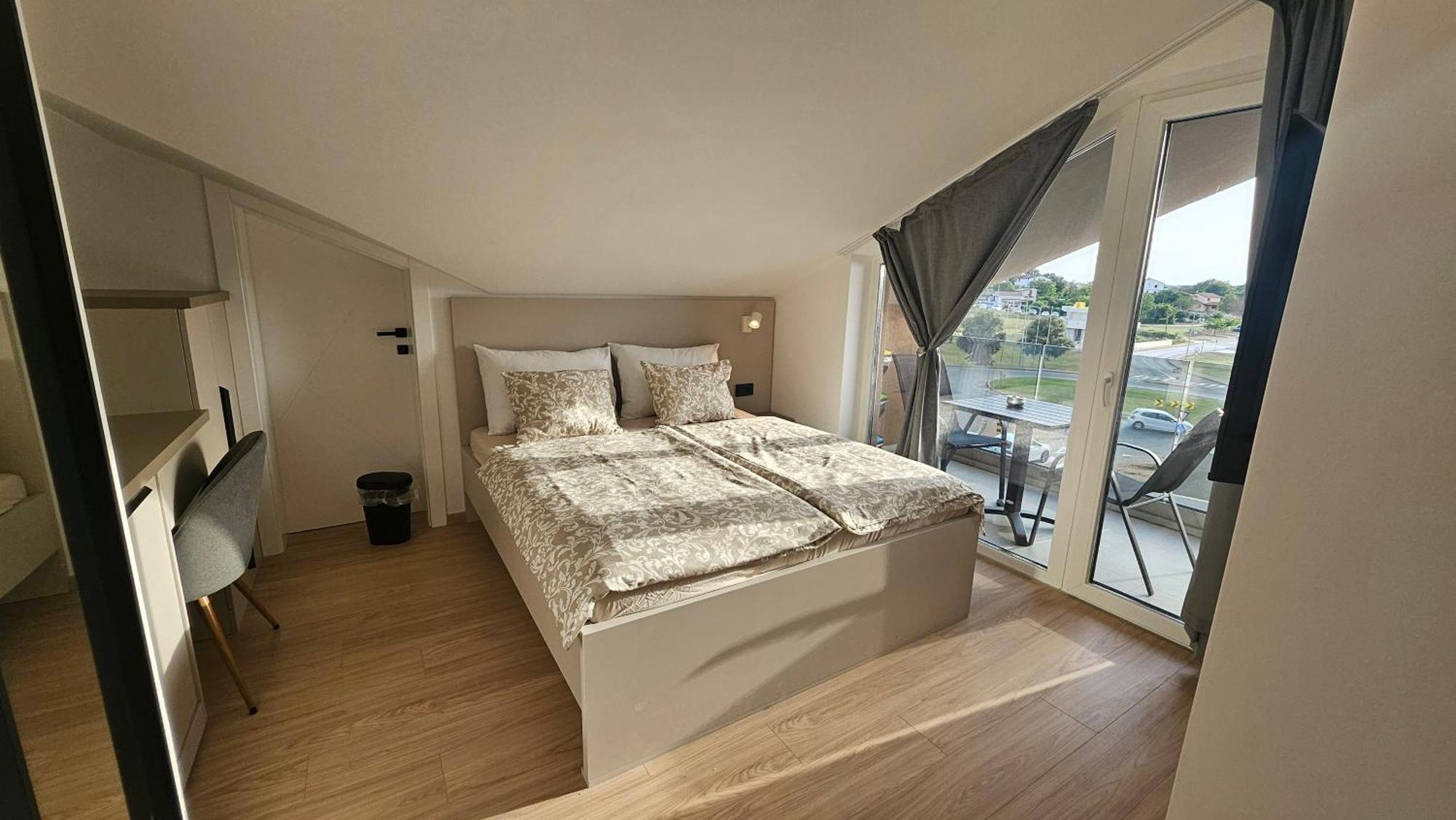 Richi Rooms & App Funtana Bagian luar foto