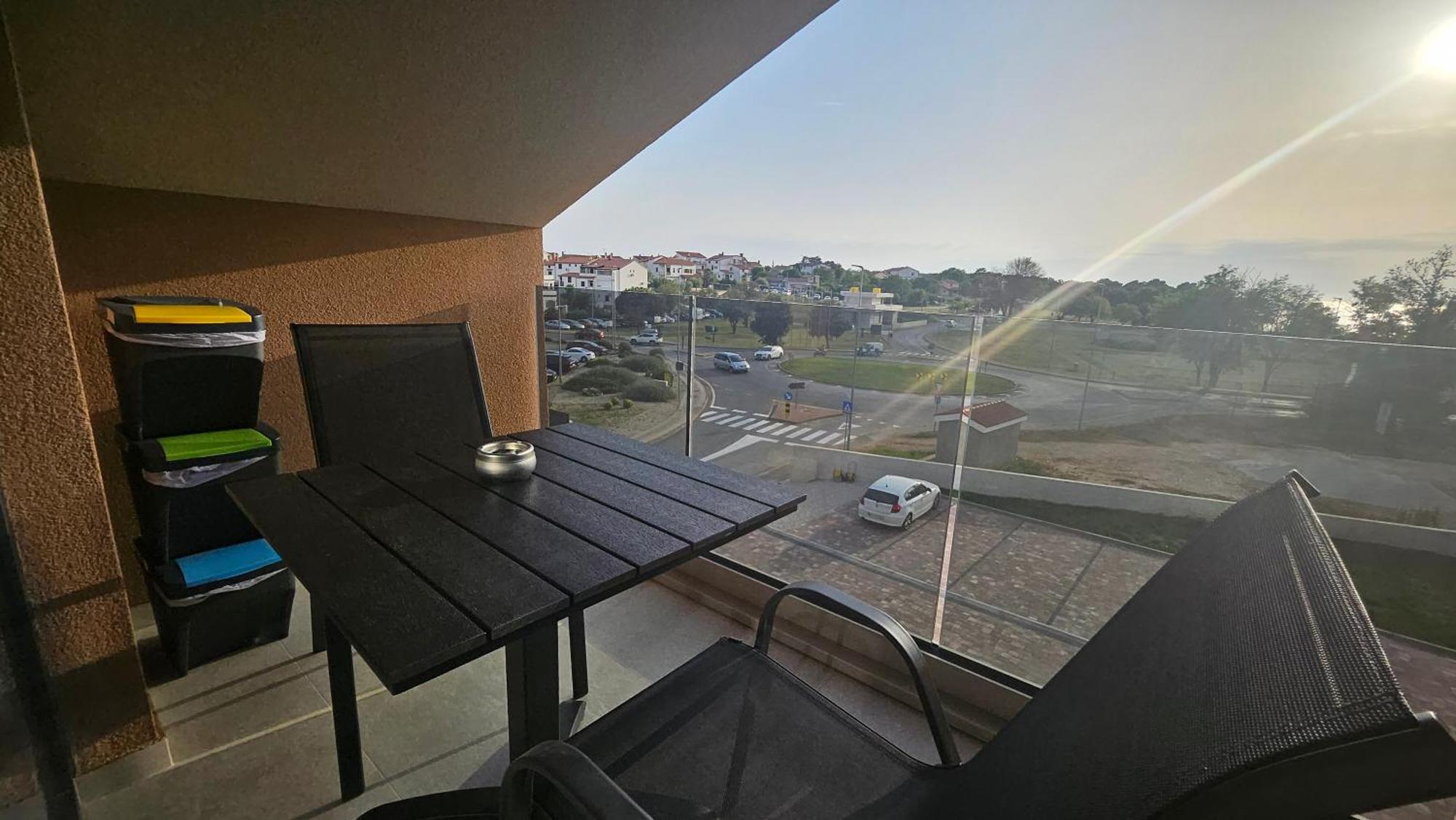 Richi Rooms & App Funtana Bagian luar foto